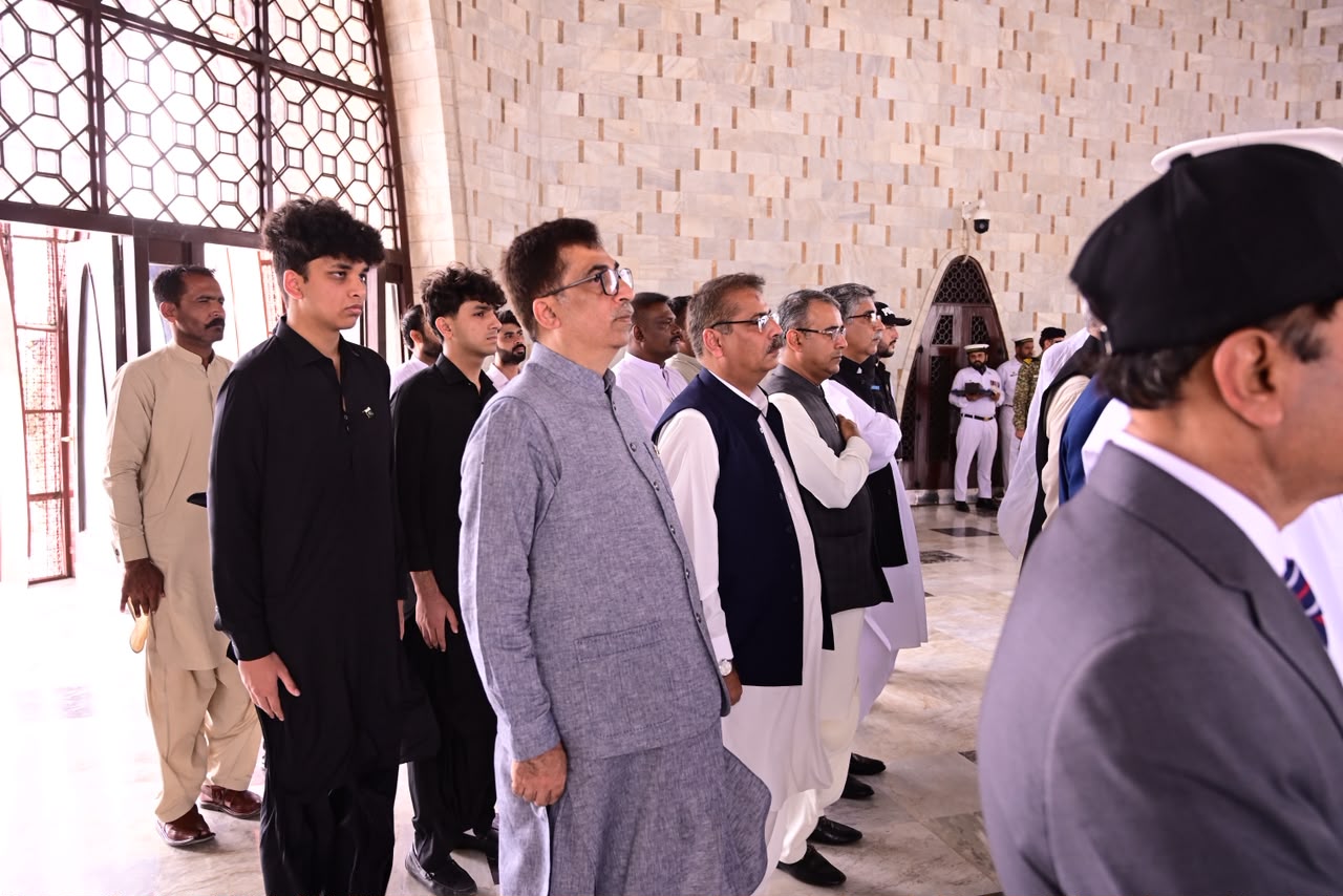 Chairperson and Members floral wreath at Mazar-e-Quaid