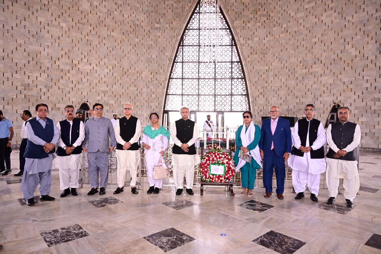 Chairperson and Members floral wreath at Mazar-e-Quaid